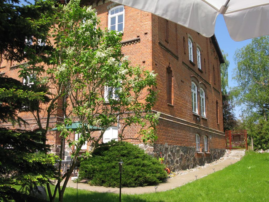 Hotel Gutshaus Zietlitz Dobbin-Linstow Exterior foto